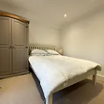 Charming 4Bd Home 6 Mins From Nine Elms Station