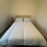 Charming 4Bd Home 6 Mins From Nine Elms Station