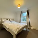Charming 4Bd Home 6 Mins From Nine Elms Station