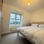 Charming 4Bd Home 6 Mins From Nine Elms Station