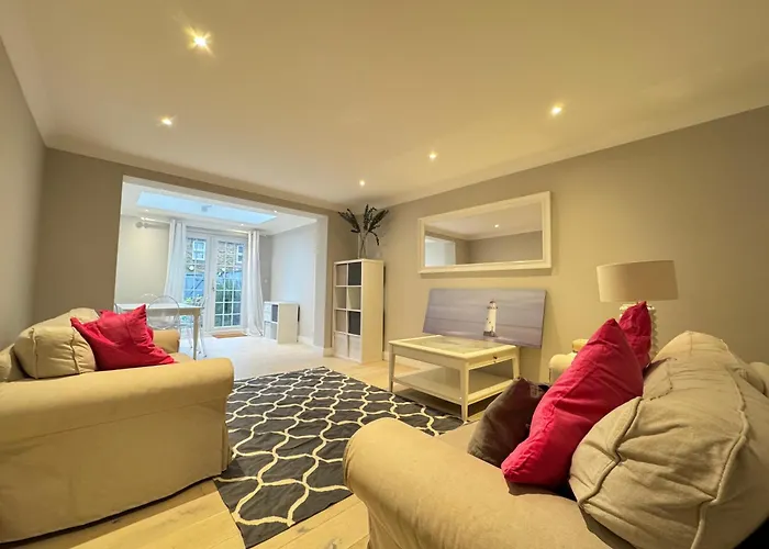 Charming 4Bd Home 6 Mins From Nine Elms Station