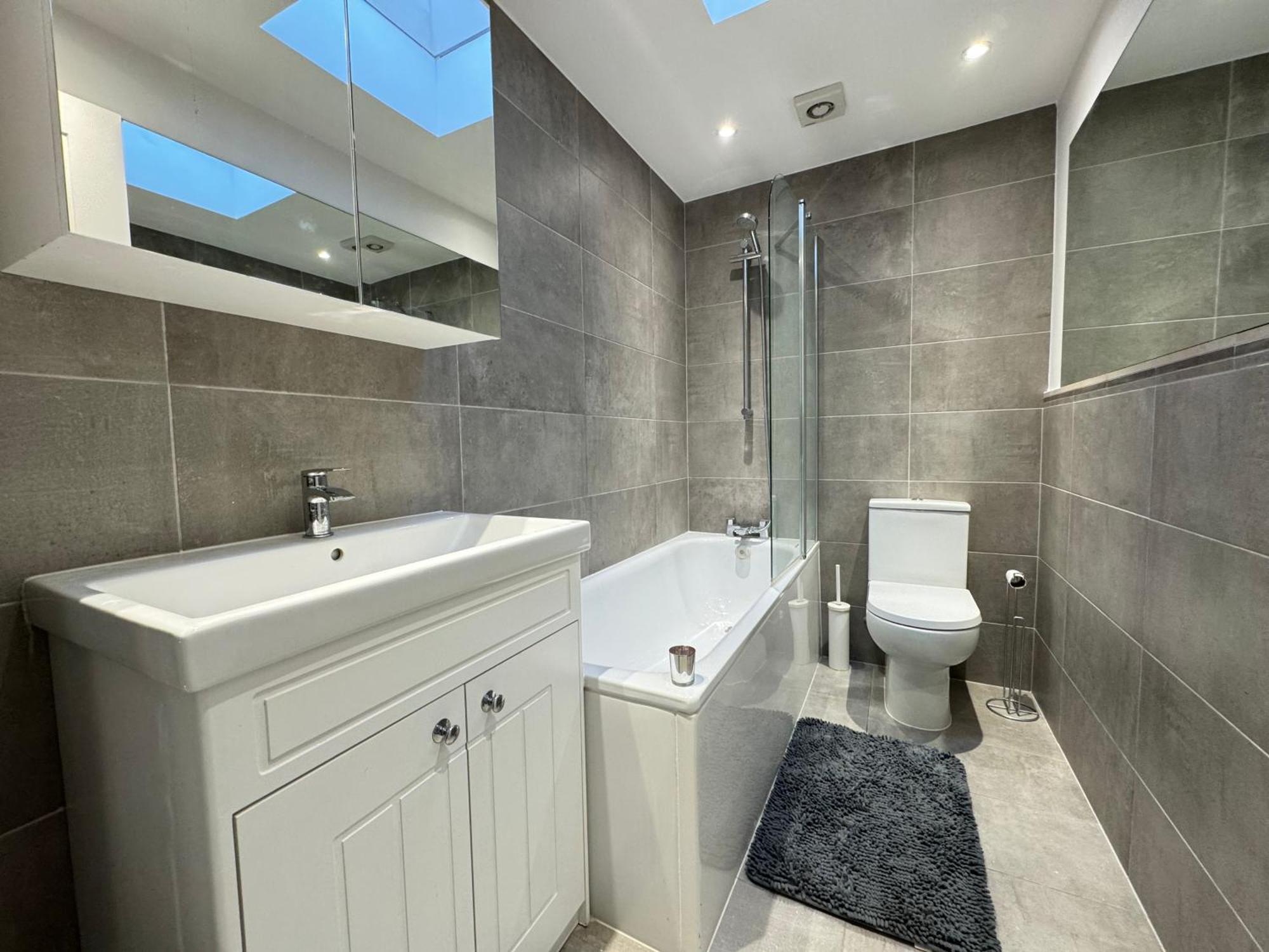 Charming 4bd 6 Mins From Nine Elms Station