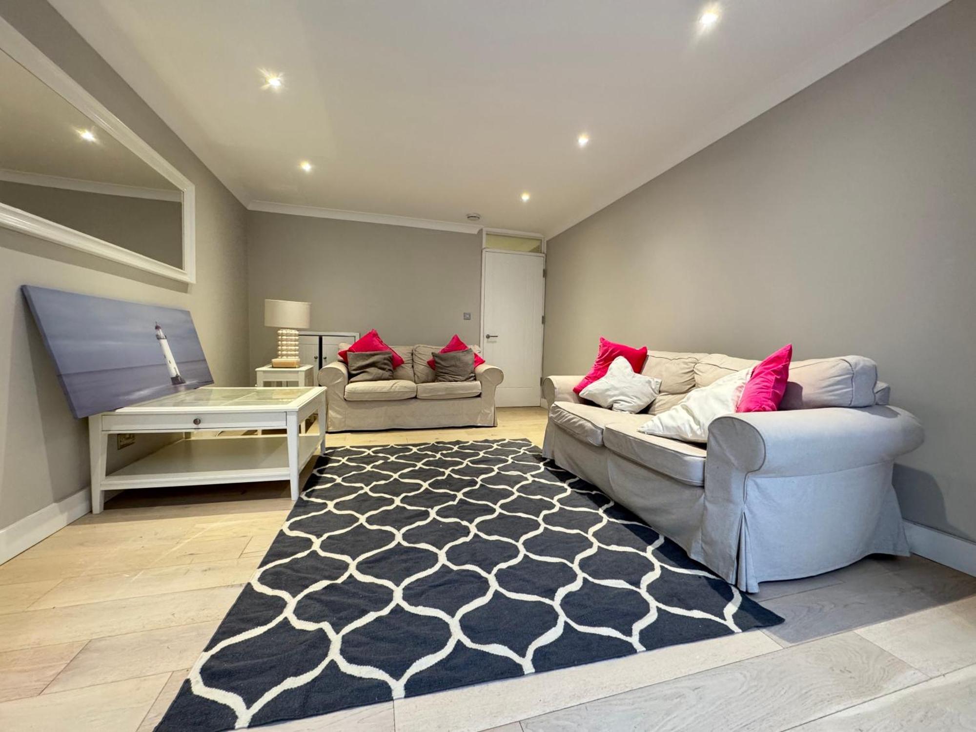 Charming 4bd 6 Mins From Nine Elms Station Hébergement de vacances *