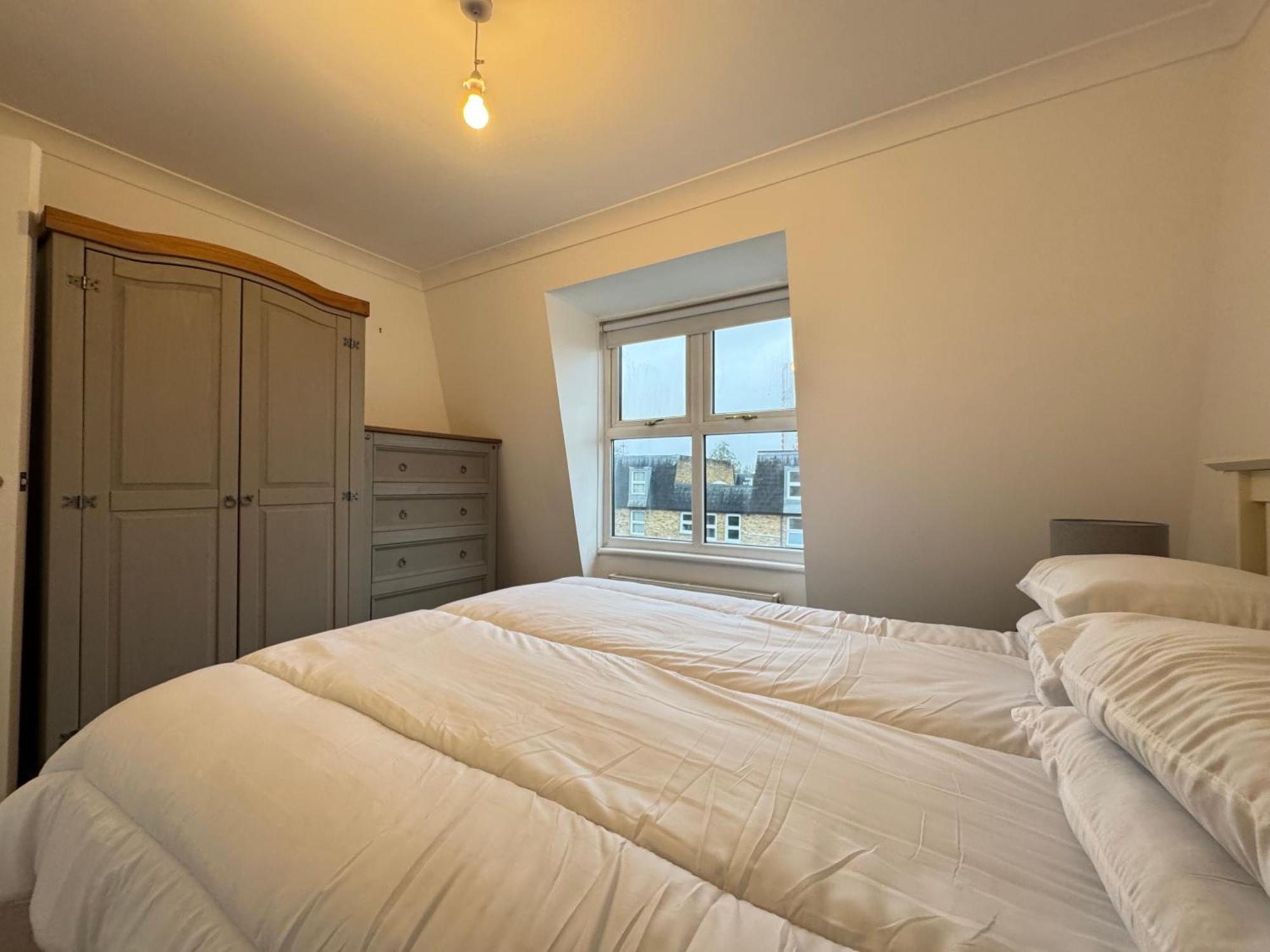 Charming 4bd 6 Mins From Nine Elms Station Hébergement de vacances Londres