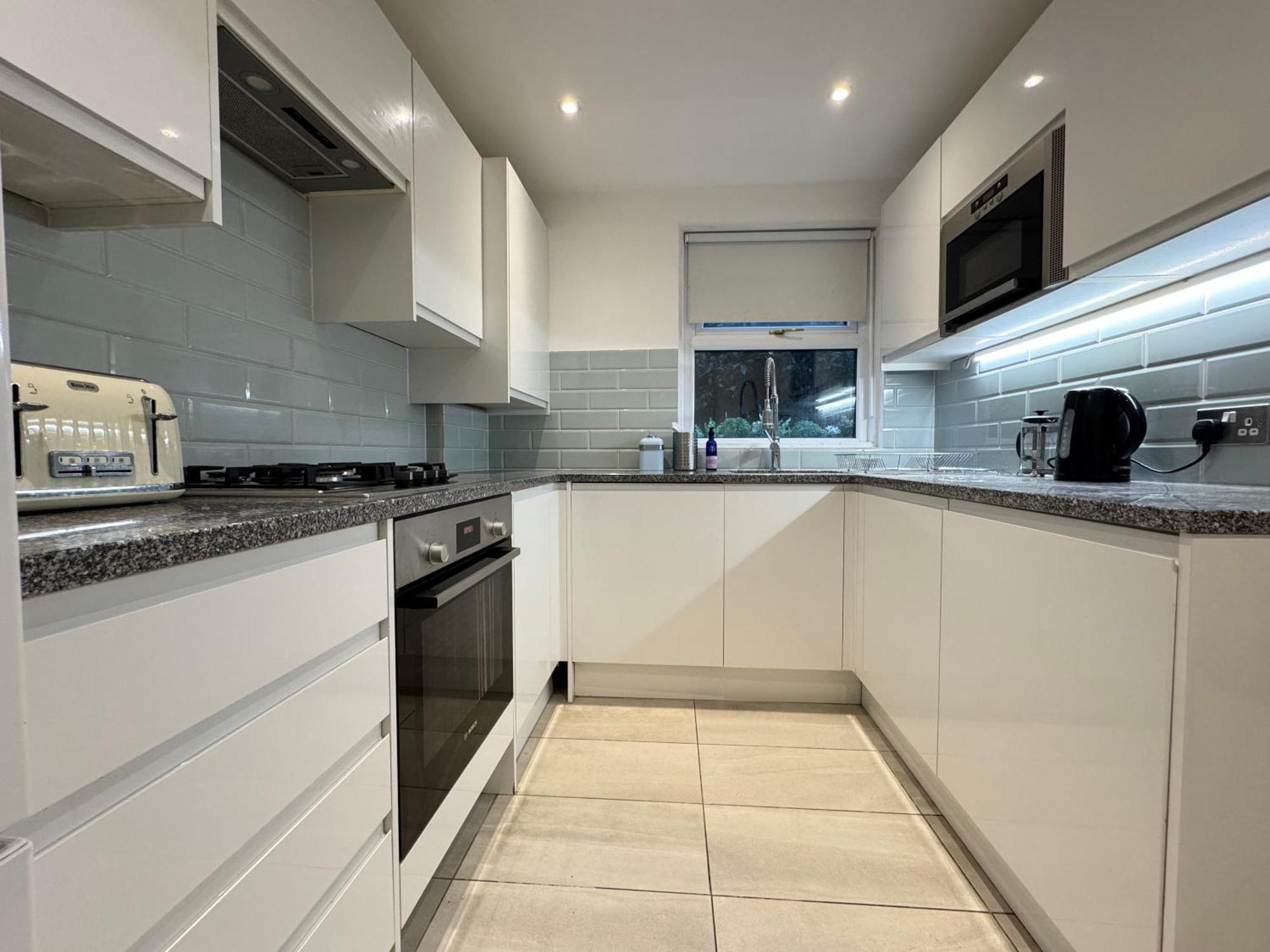 Charming 4bd 6 Mins From Nine Elms Station *