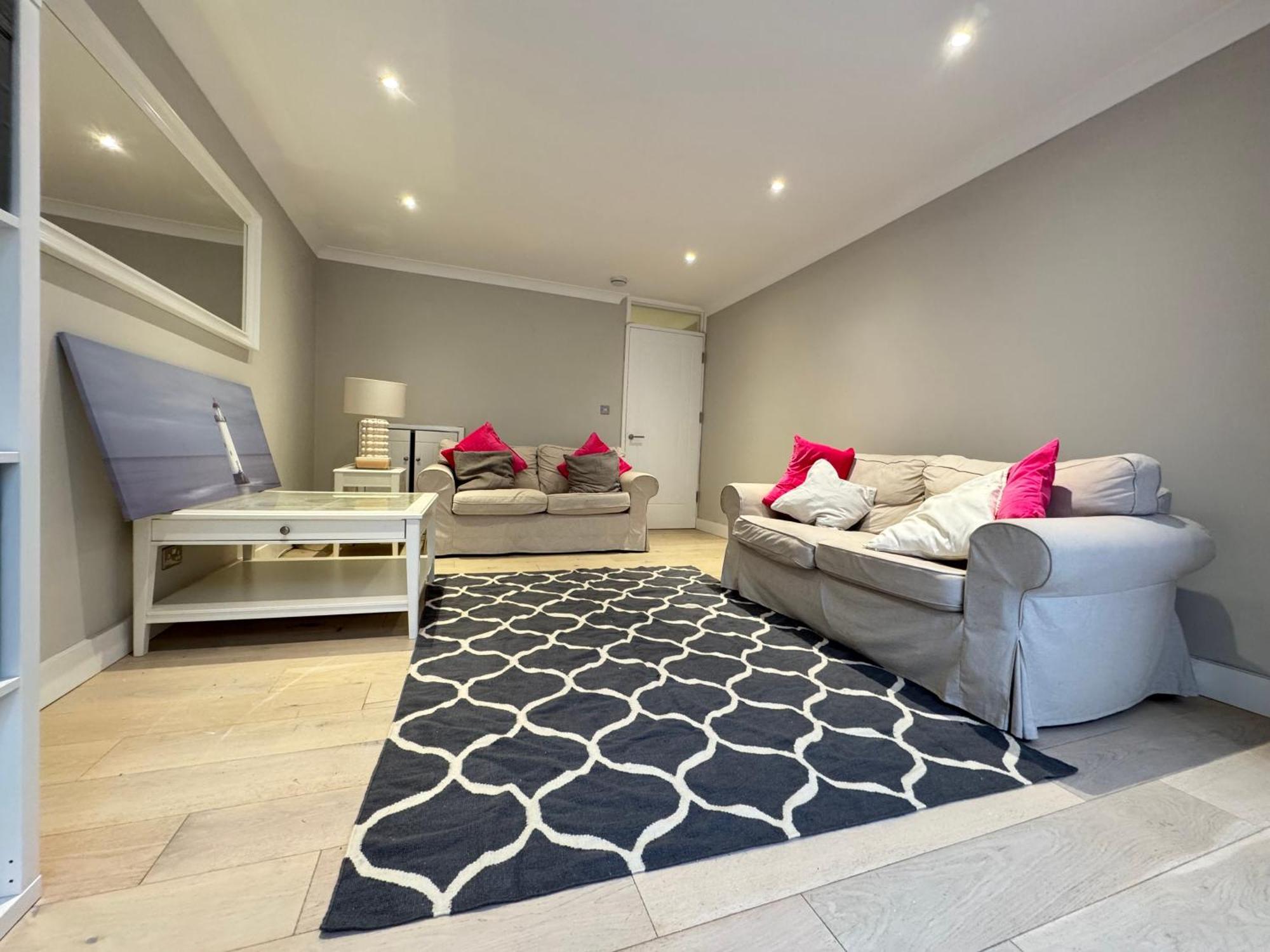 Charming 4bd 6 Mins From Nine Elms Station * Londres