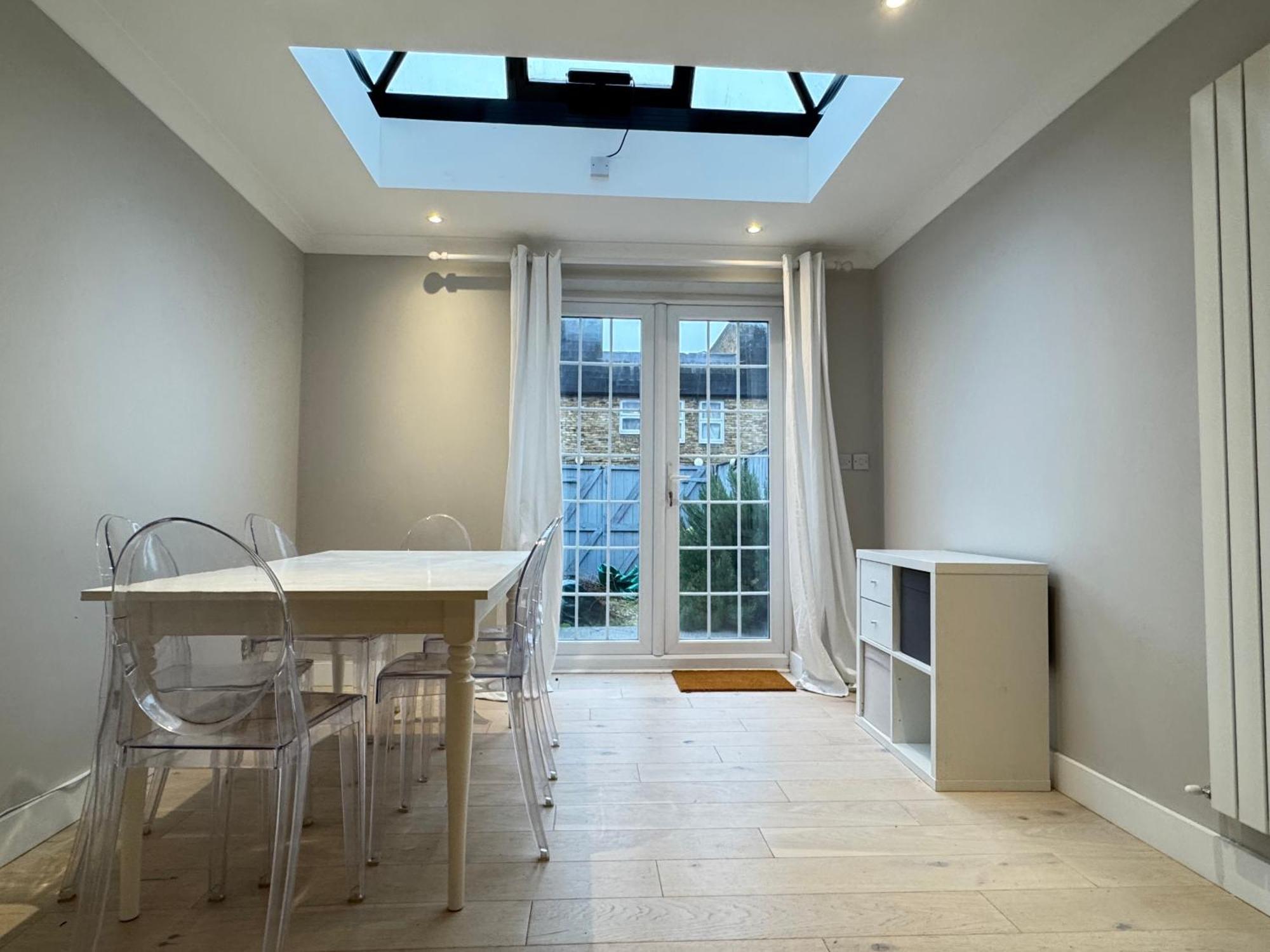 Charming 4bd 6 Mins From Nine Elms Station Hébergement de vacances *